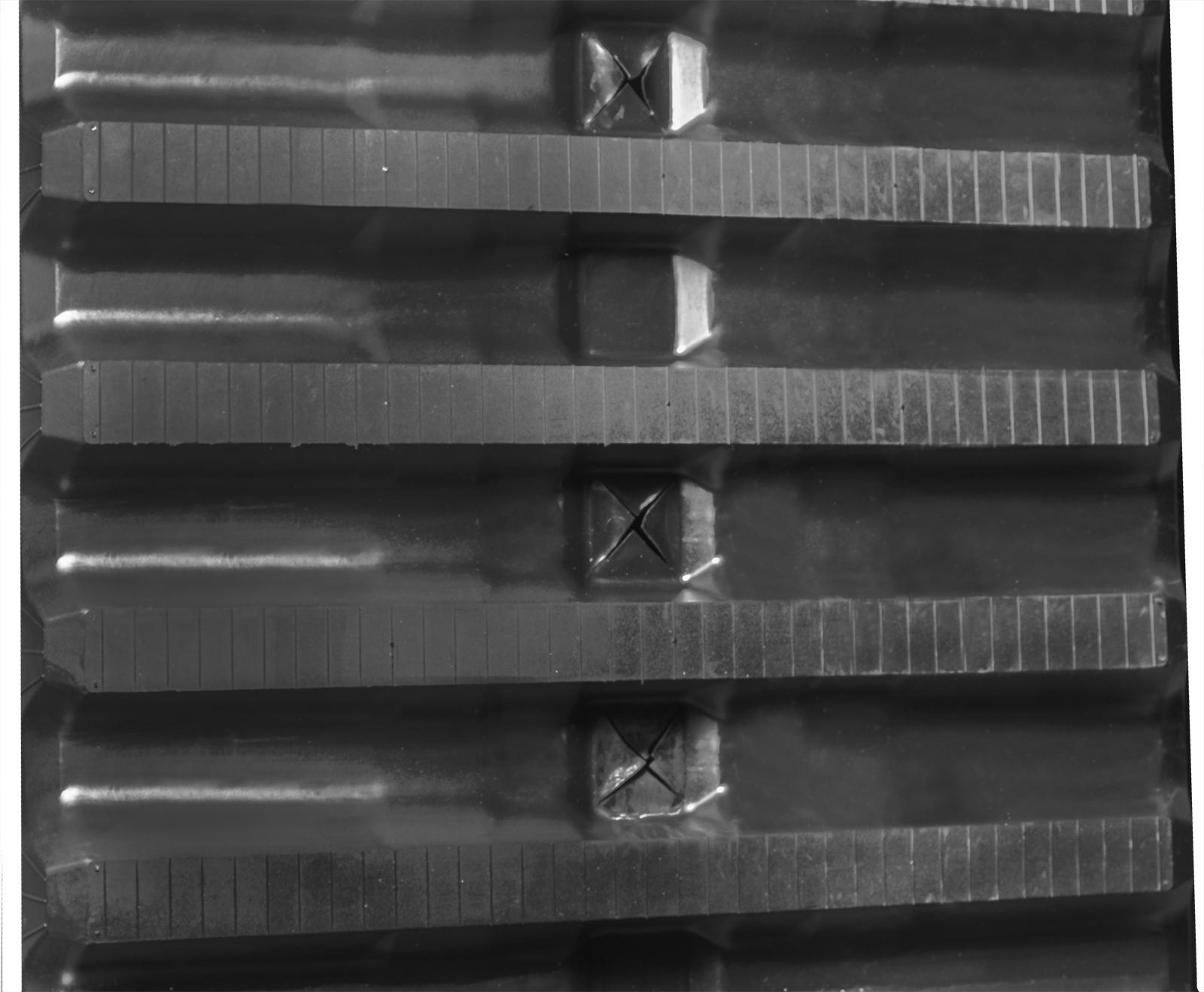 set of 2 32" heavy duty multi-bar pattern rubber track (800x150x70)