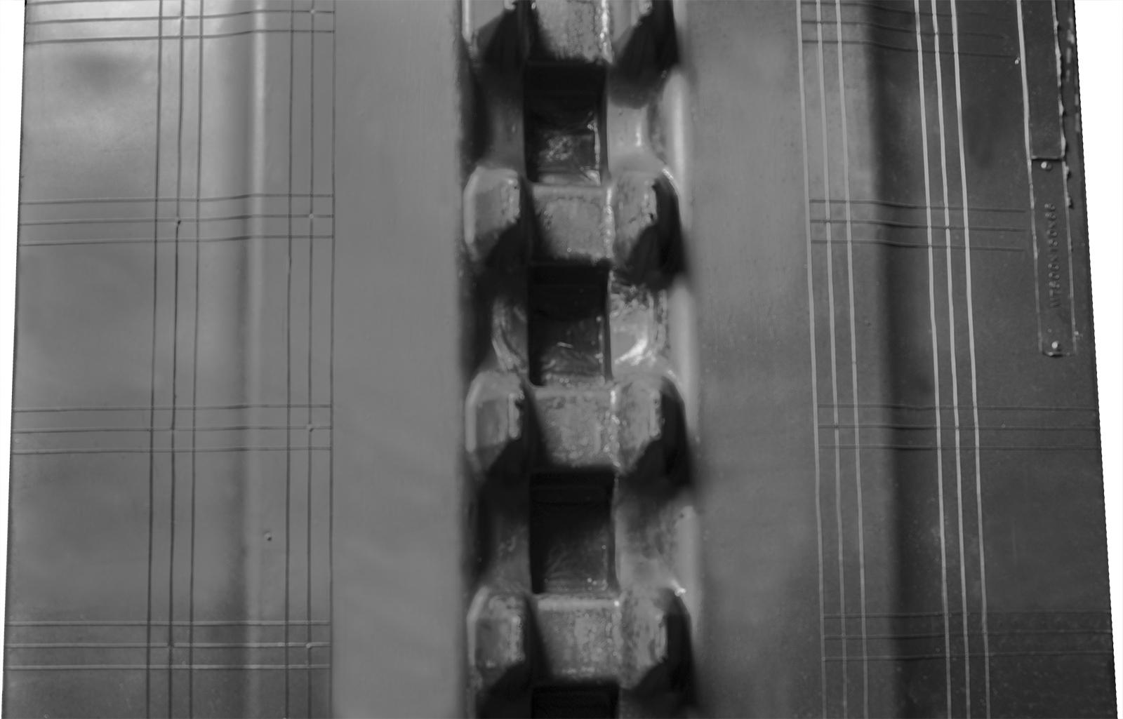 set of 2 32" heavy duty multi-bar pattern rubber track (800x150x70)